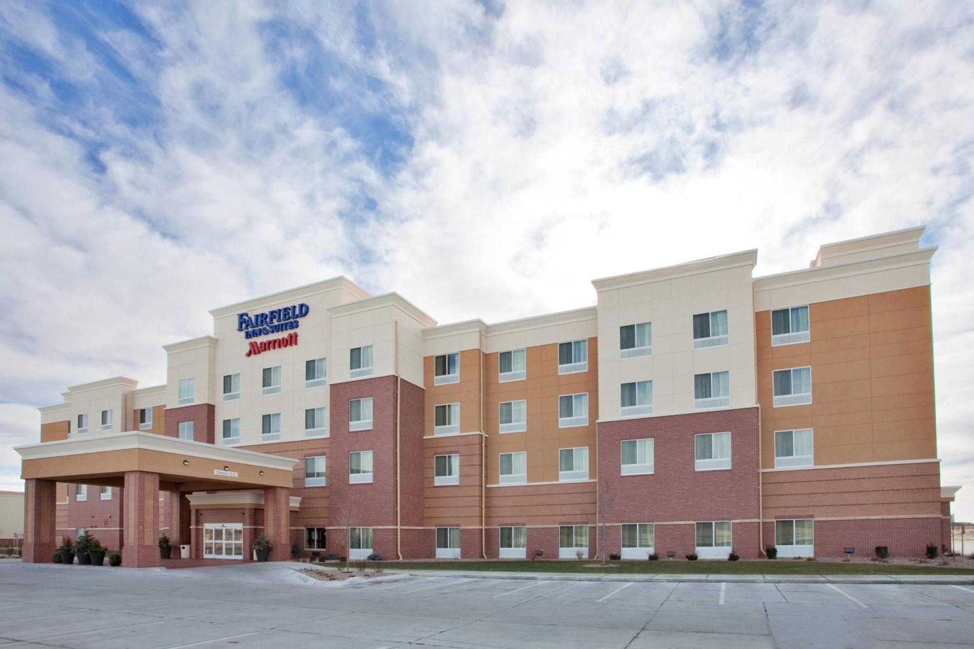 Fairfield Inn & Suites By Marriott Карни Экстерьер фото