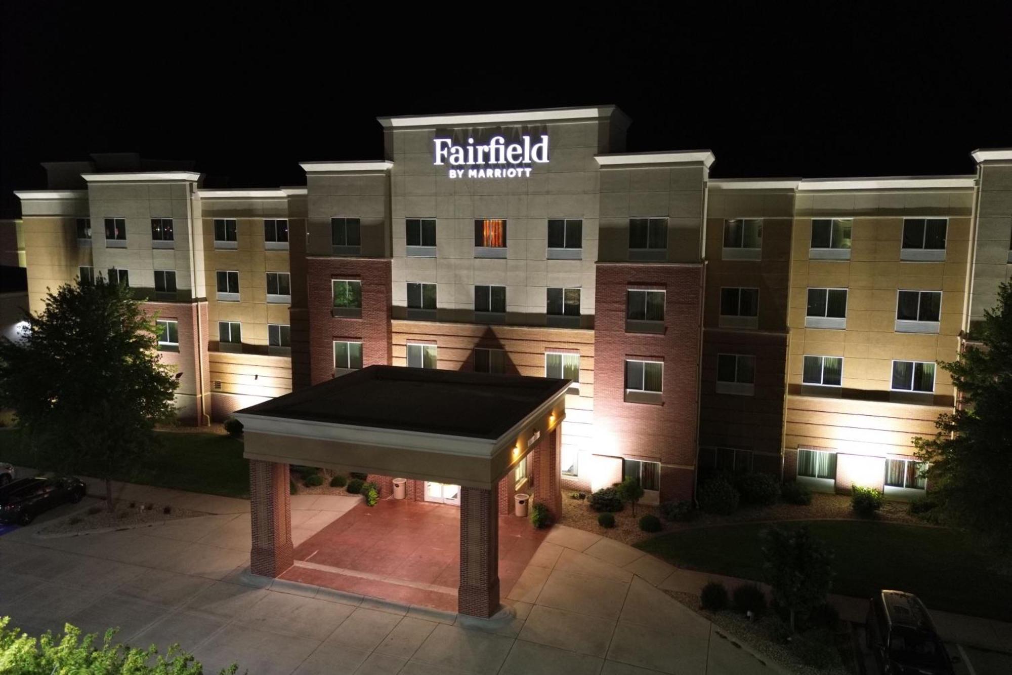 Fairfield Inn & Suites By Marriott Карни Экстерьер фото