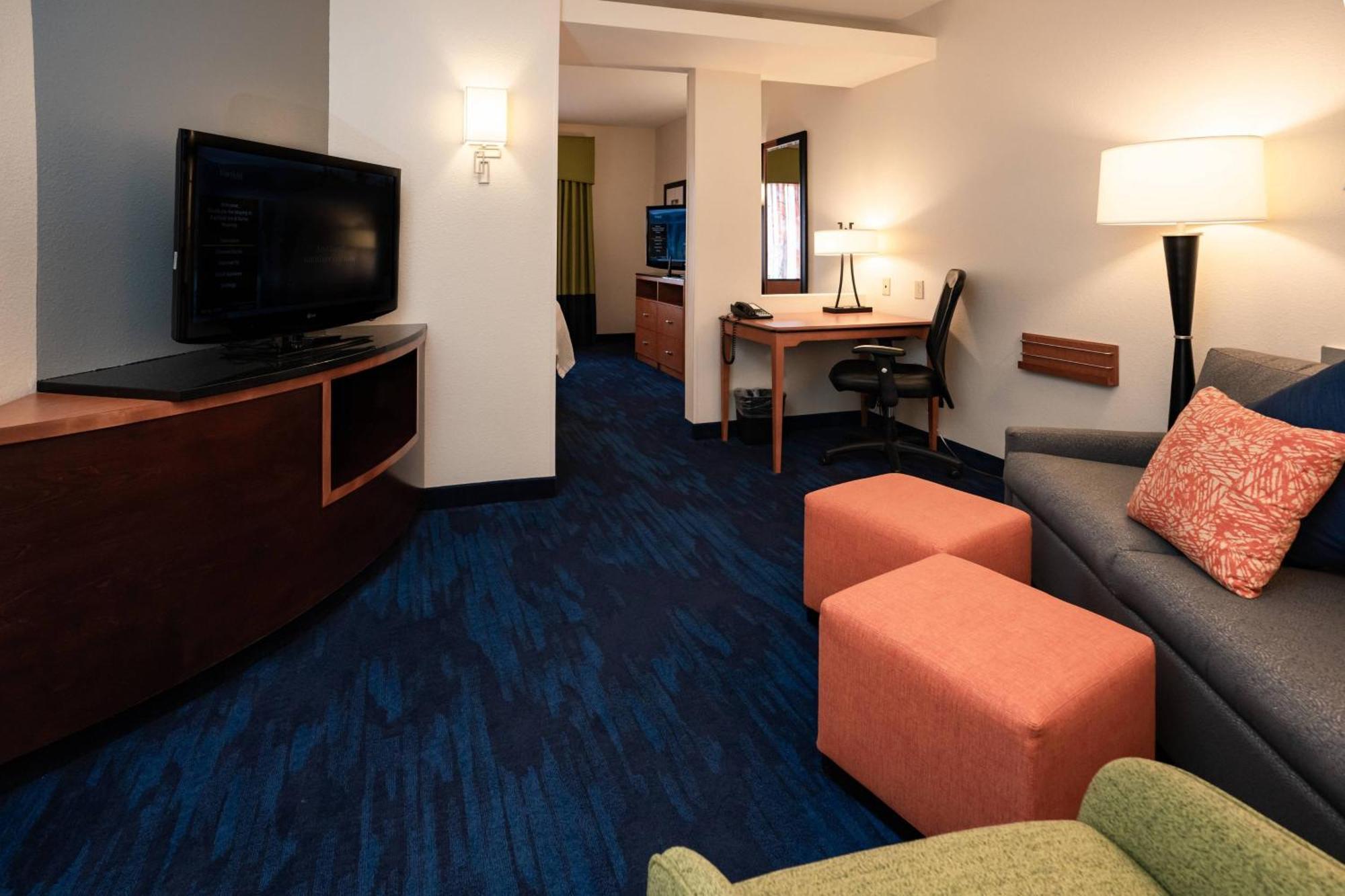 Fairfield Inn & Suites By Marriott Карни Экстерьер фото