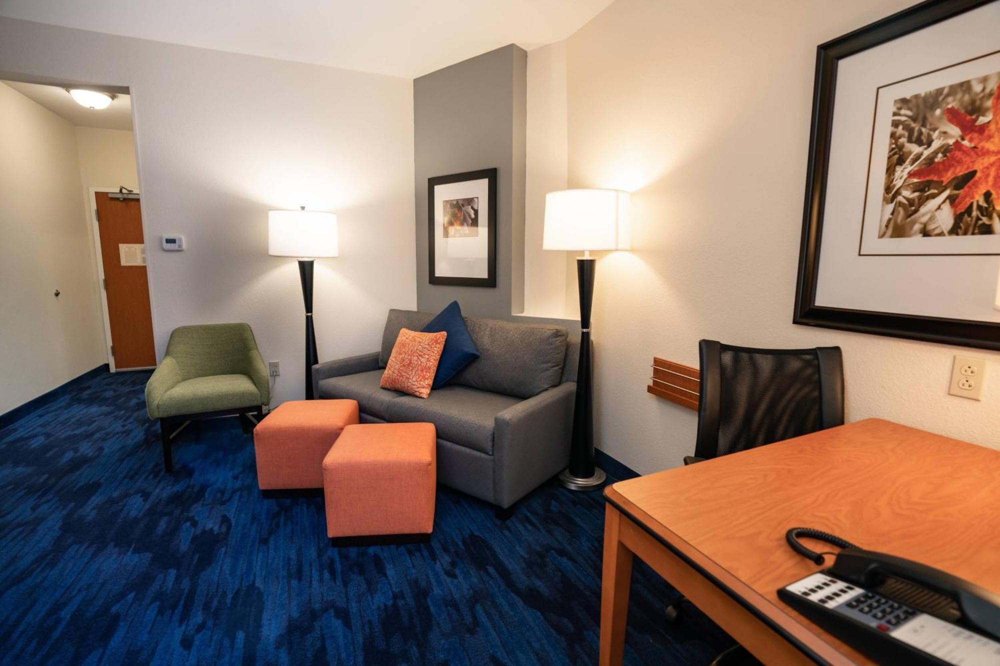 Fairfield Inn & Suites By Marriott Карни Экстерьер фото