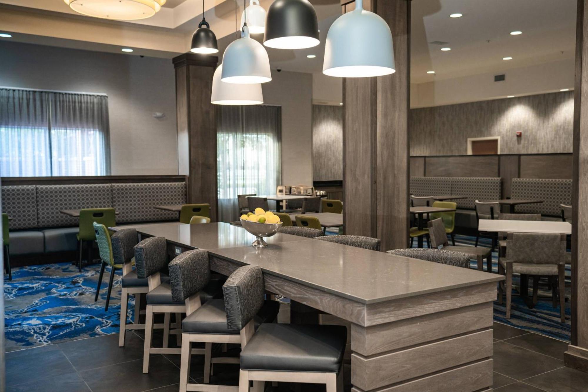 Fairfield Inn & Suites By Marriott Карни Экстерьер фото
